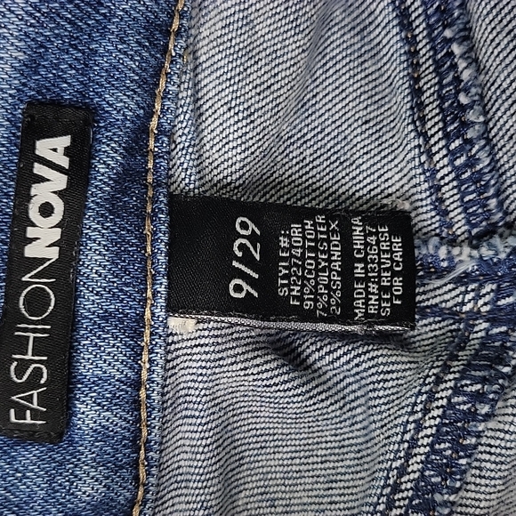 Fashion Nova Straight Leg Distressed Jeans SZ 9 - Picture 9 of 15